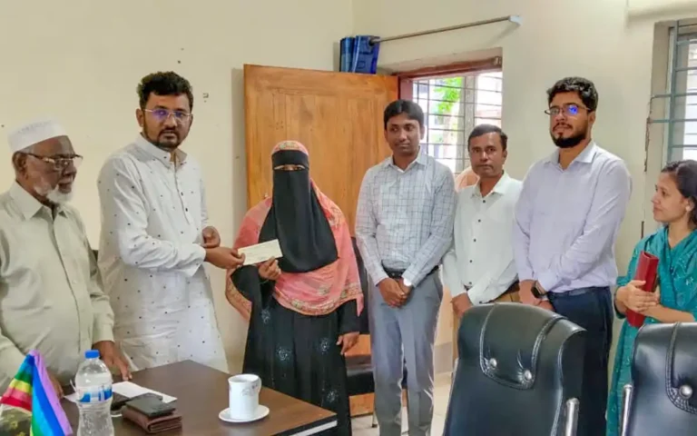 চান্দিনায় অগ্নিকাণ্ডে ক্ষতিগ্রস্তদের আর্থিক সহায়তা প্রদান