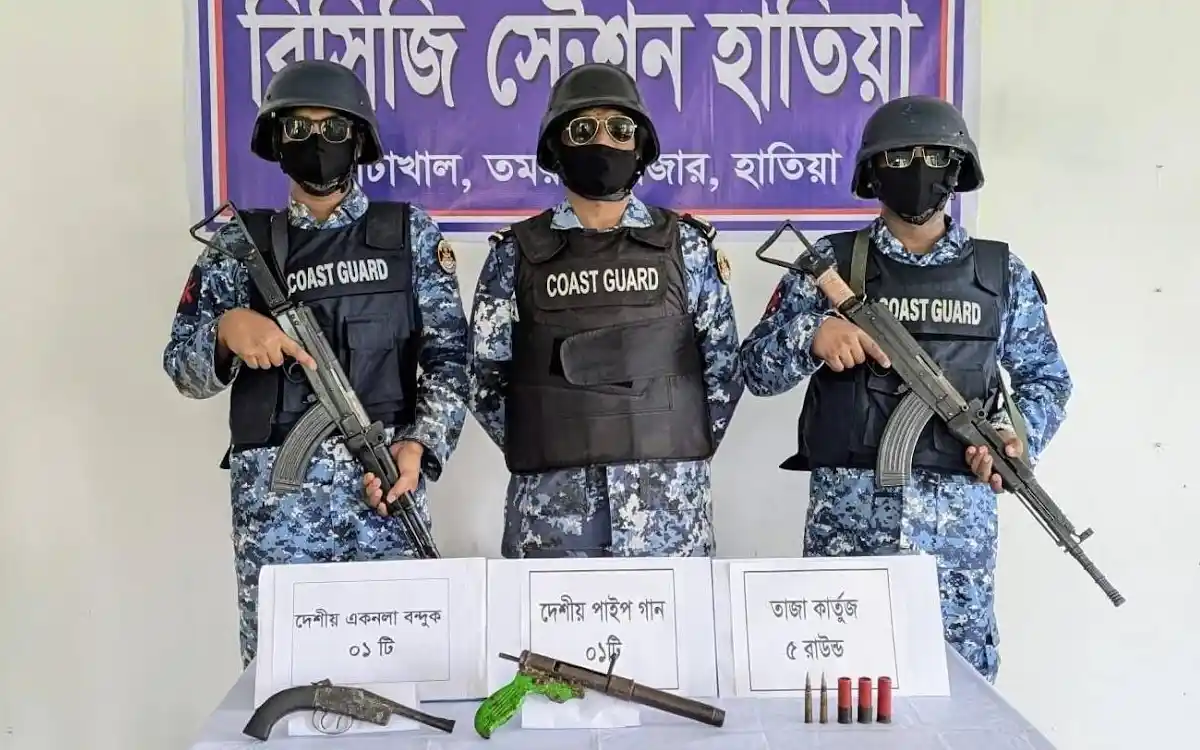 হাতিয়ায় ডাকাতের আস্তানায় অভিযান, অস্ত্র-গুলি উদ্ধার
