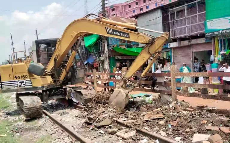 Rising Cumilla -120 establishments evicted from railway site in Noakhali
