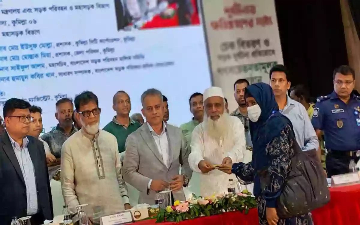 Rising Cumilla - Compensation checks distributed to families of road accident victims in Comilla