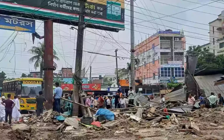 Rising Cumilla - Evacuation begins on both sides of Chandpur-Comilla regional road, campaign will continue till Lalmai