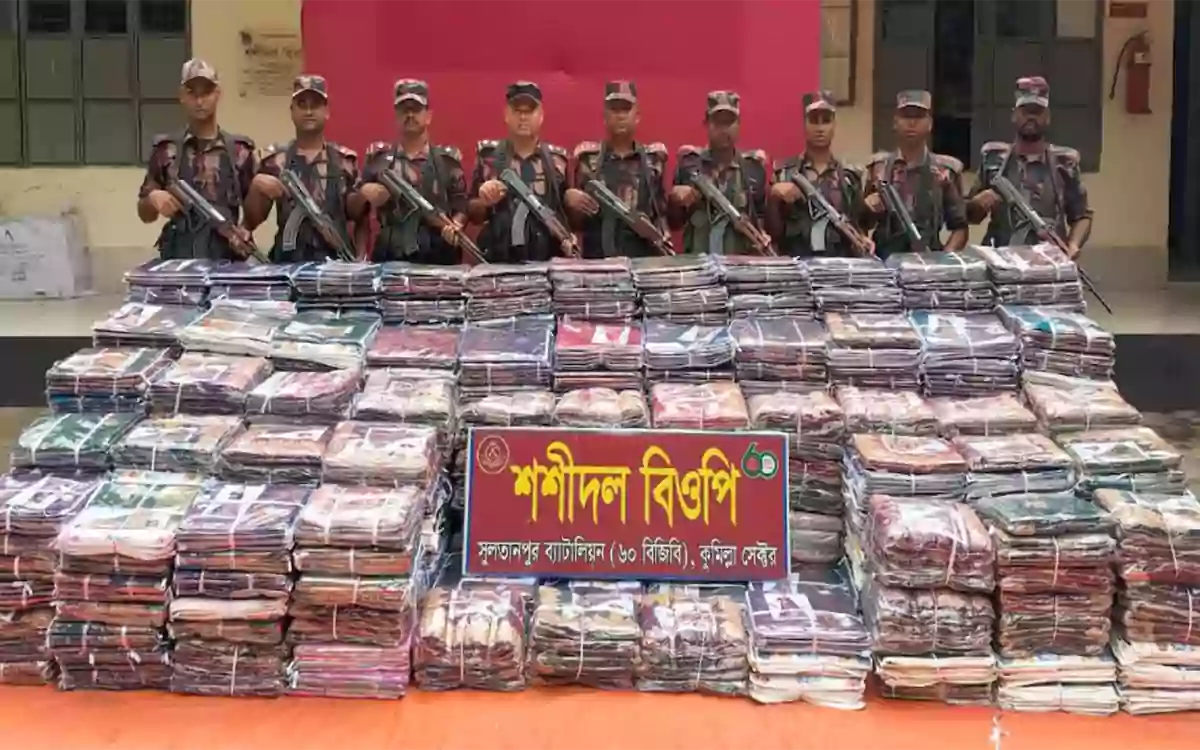 Rising Cumilla - Indian sarees worth around Tk 17 million seized at Comilla border