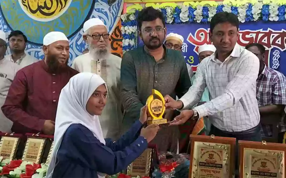 Rising Cumilla - Reception held for meritorious students of Matrbhoomi Model School and Madrasa in Chandina