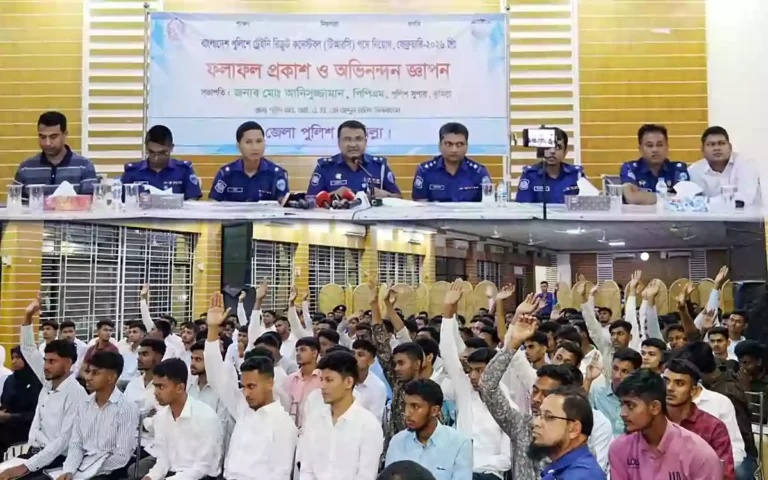 RisingCumilla - 101 youth get police jobs in Comilla for Tk 120