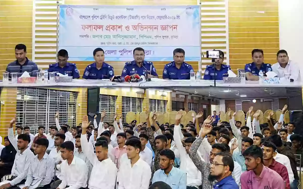 RisingCumilla - 101 youth get police jobs in Comilla for Tk 120