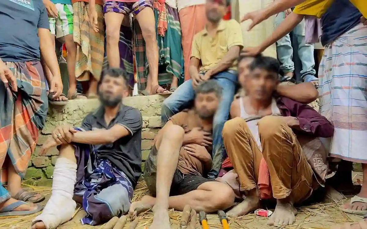 চান্দিনায় ডাকাতির প্রস্তুতির সন্দেহে ৫ জনকে আটক করে জনতা, পুলিশের হেফাজতে হস্তান্তর