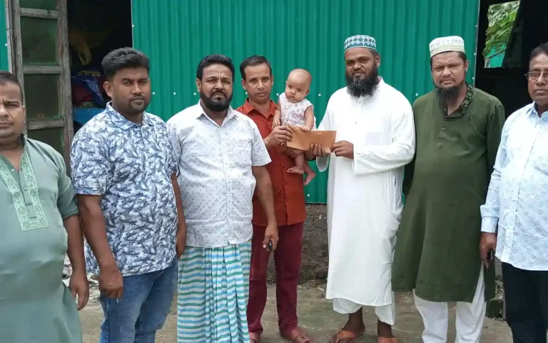 ‎ব্রাহ্মণপাড়ায় ​ক্যান্সার আক্রান্ত শিশু সাজিদের পাশে চেয়ারম্যান প্রার্থী মোঃ আরিফুল ইসলাম, দিলেন আর্থিক সহায়তা