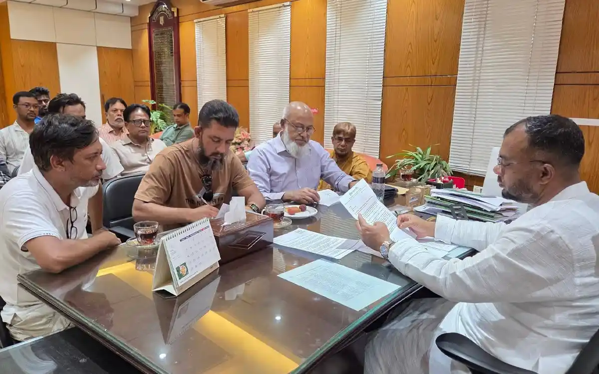 কুমিল্লা নগরীকে তারের জঞ্জালমুক্ত করতে ক্যাবল ও ইন্টারনেট সেবাদাতাদের সঙ্গে সিটি কর্পোরেশনের সভা