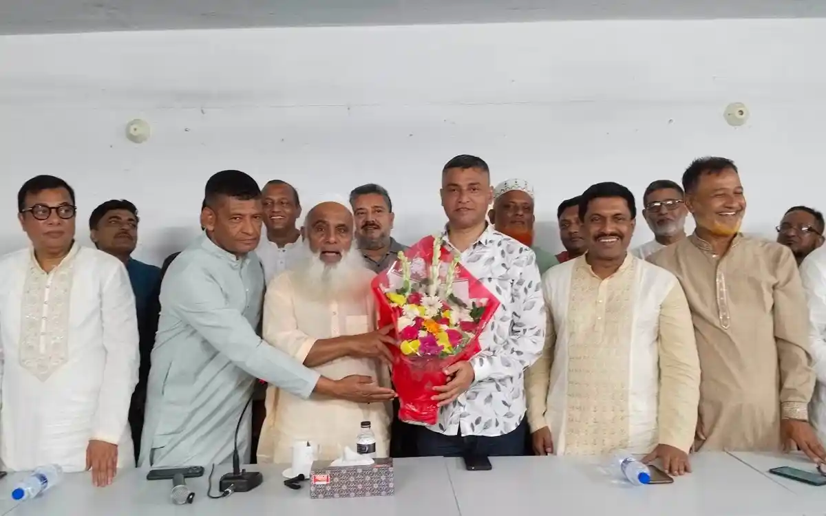 কুমিল্লার উন্নয়ন নিয়ে এমপি মনিরুল হক চৌধুরী ও কুমিল্লা উন্নয়ন কর্তৃপক্ষের চেয়ারম্যানের মতবিনিময়