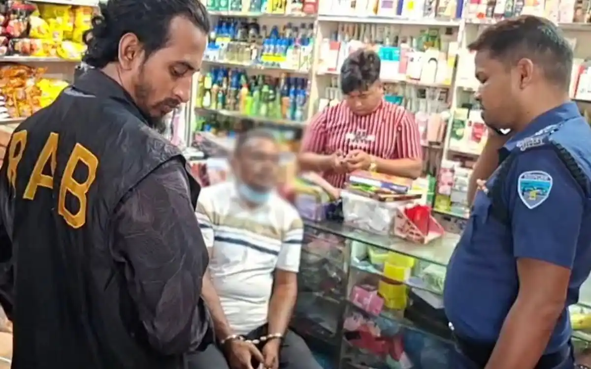নোয়াখালীতে ভুয়া র‍্যাব গ্রেপ্তার
