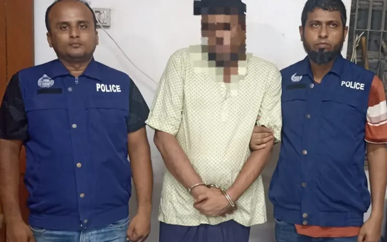 হাজীগঞ্জে ৫২ পিস ইয়াবাসহ ১৪ মামলার পলাতক আসামি গ্রেফতার