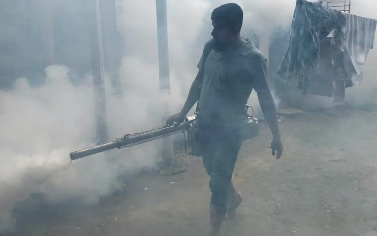 ডেঙ্গুর বিস্তার ঠেকাতে নগরীর একাধিক এলাকায় মশক নিধন কার্যক্রম পরিচালনা