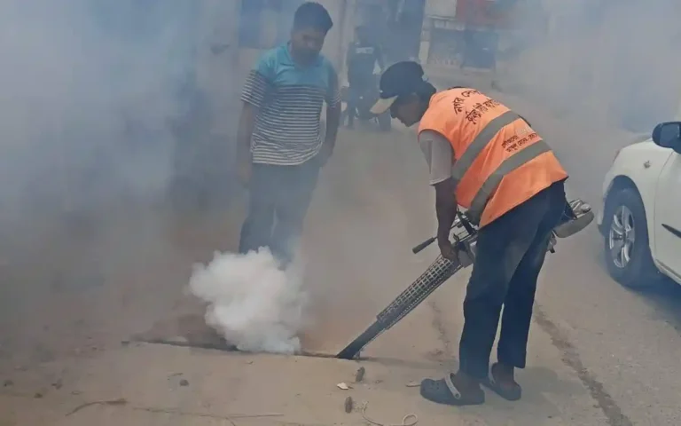 কুমিল্লা নগরীর বিভিন্ন এলাকায় ডেঙ্গু প্রতিরোধে মশক নিধন অভিযান পরিচালনা
