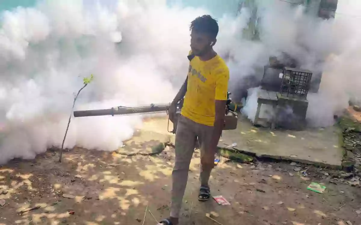 কুমিল্লা নগরীর বিভিন্ন এলাকায় ডেঙ্গু প্রতিরোধে মশক নিধন অভিযান