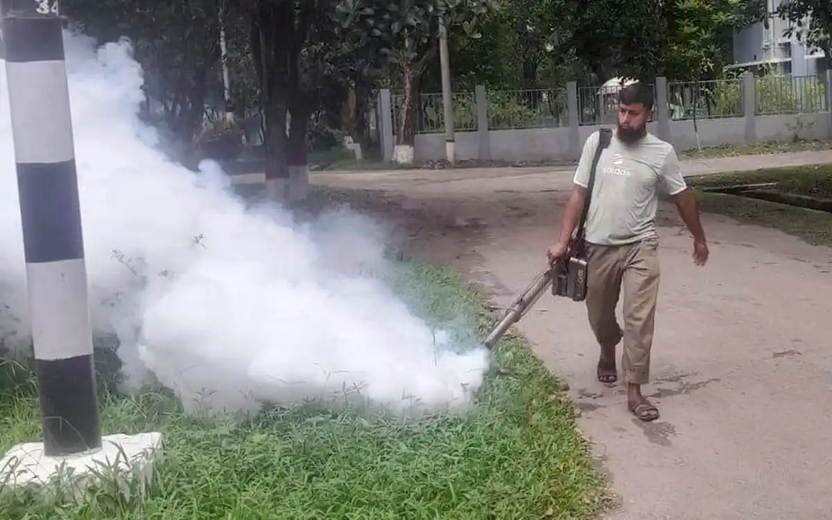 কুমিল্লা নগরীর বিভিন্ন এলাকায় মশক নিধন কার্যক্রম পরিচালনা
