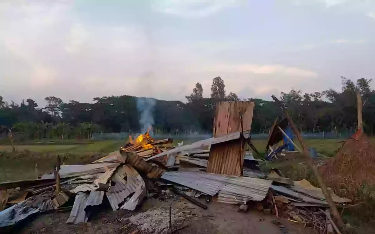 Rising Cumilla -Allegations of attack, vandalism and arson on sharecropper's house in Noakhali, 6 injured including pregnant woman