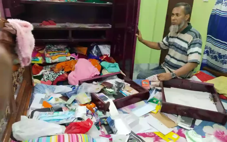 Rising Cumilla - Four flats in Noakhali robbed in a brutal robbery, 25 bhoris of gold and 1 million taka looted