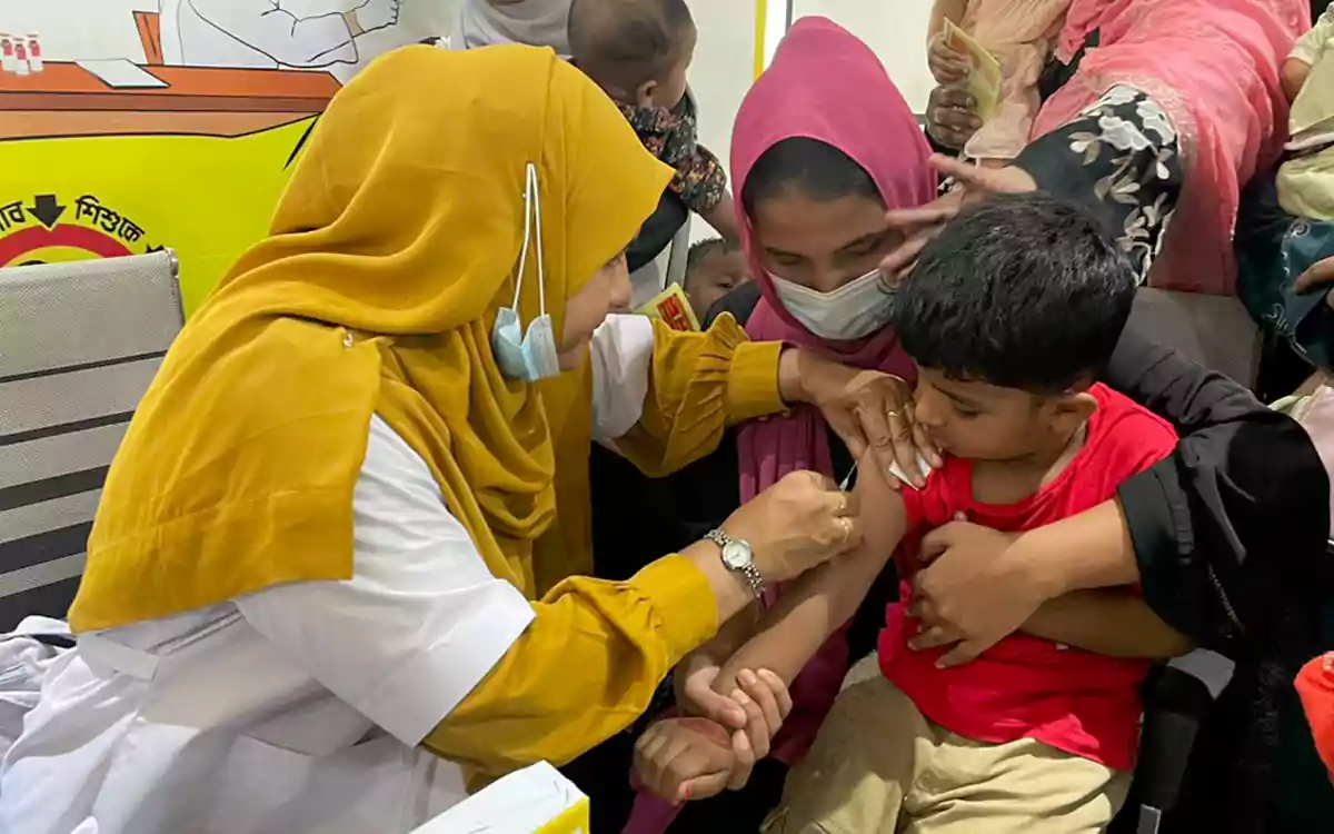 Rising Cumilla -Health worker giving vaccination