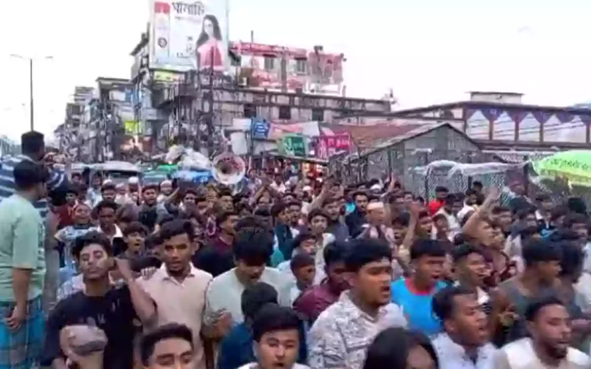 Rising Cumilla - Schoolboy hacked to death, protest with body on road in Noakhali