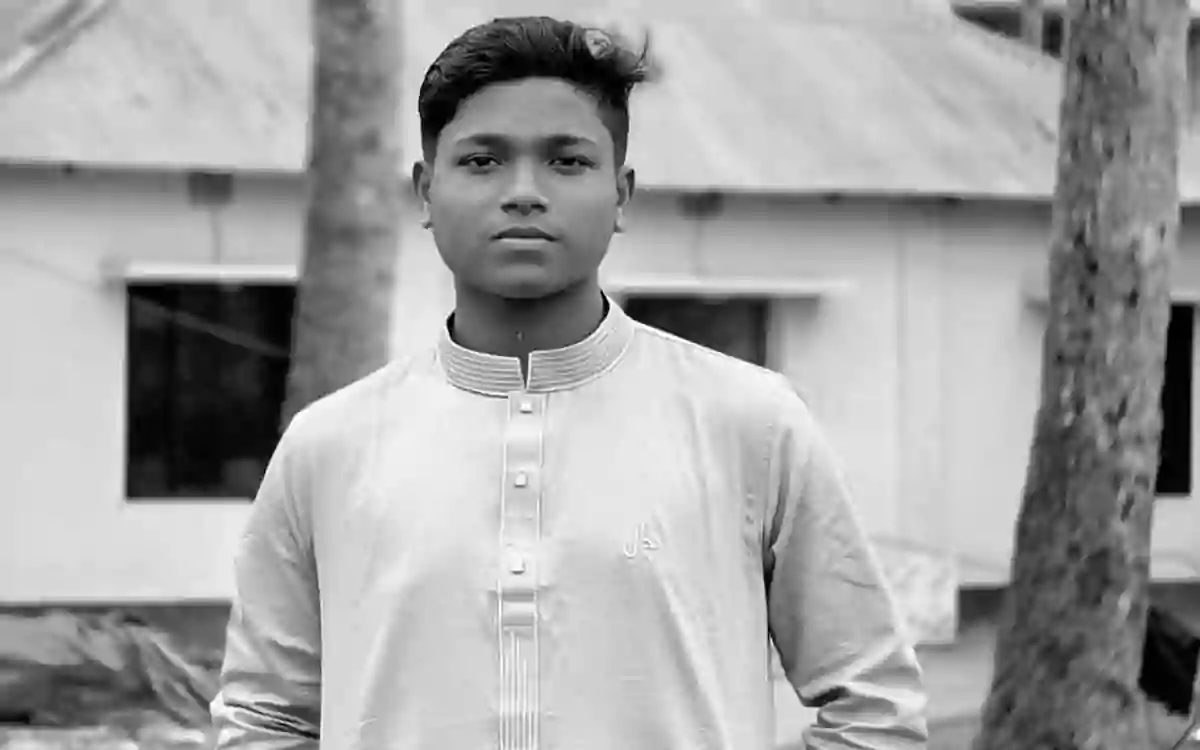 Rising Cumilla - Schoolboy killed in attack by drug dealers in Noakhali