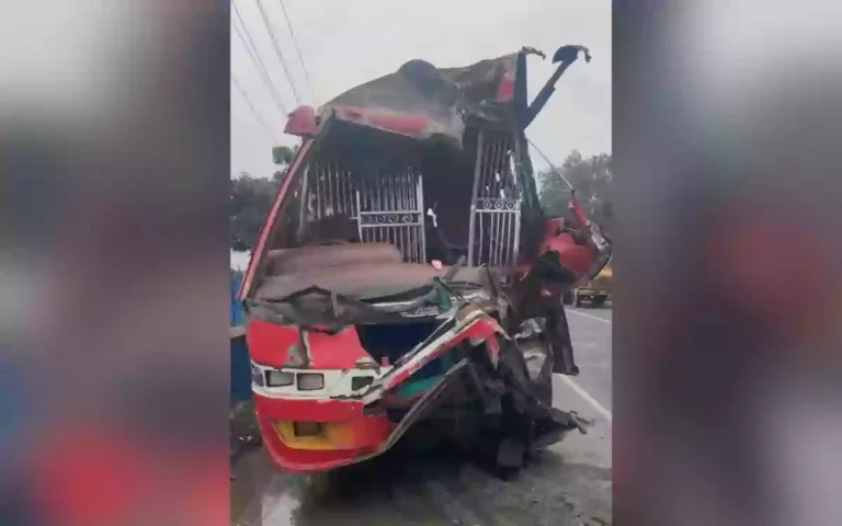 Rising Cumilla - Supervisor killed in collision between two buses in Chauddagram, Comilla