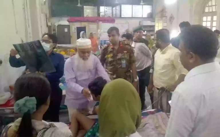 RisingCumilla - MP Monirul Haque Chowdhury visited Dhaka Medical College to see Ethan, a school student injured in Cumilla.