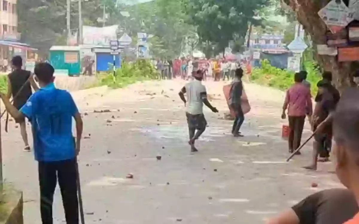 RisingCumilla - Two villagers clash over lost luggage of Haj pilgrim in Kasba, Brahmanbaria, 15 injured