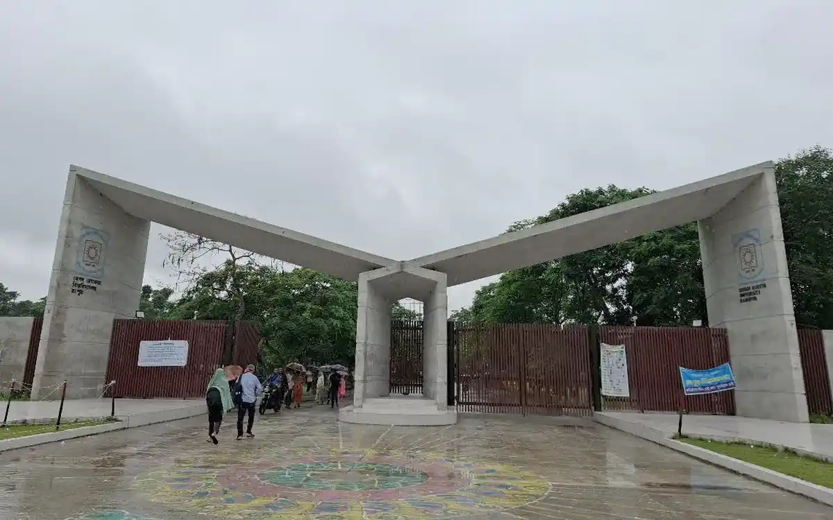 একটি সাক্ষরের ভুলে ভেঙে গেল পাবলিক বিশ্ববিদ্যালয়ে পড়ার স্বপ্ন