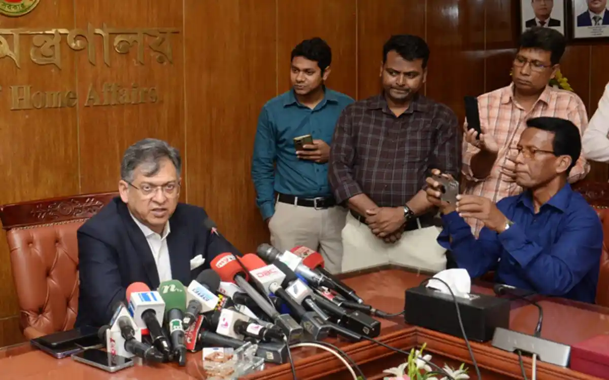 বেনজির, হাদী হত্যা মামলার সন্দেহভাজনদের প্রত্যর্পণে সংযুক্ত আরব আমিরাত ও ভারতের দ্রুত সাড়ার অপেক্ষায় বাংলাদেশ : স্বরাষ্ট্রমন্ত্রী