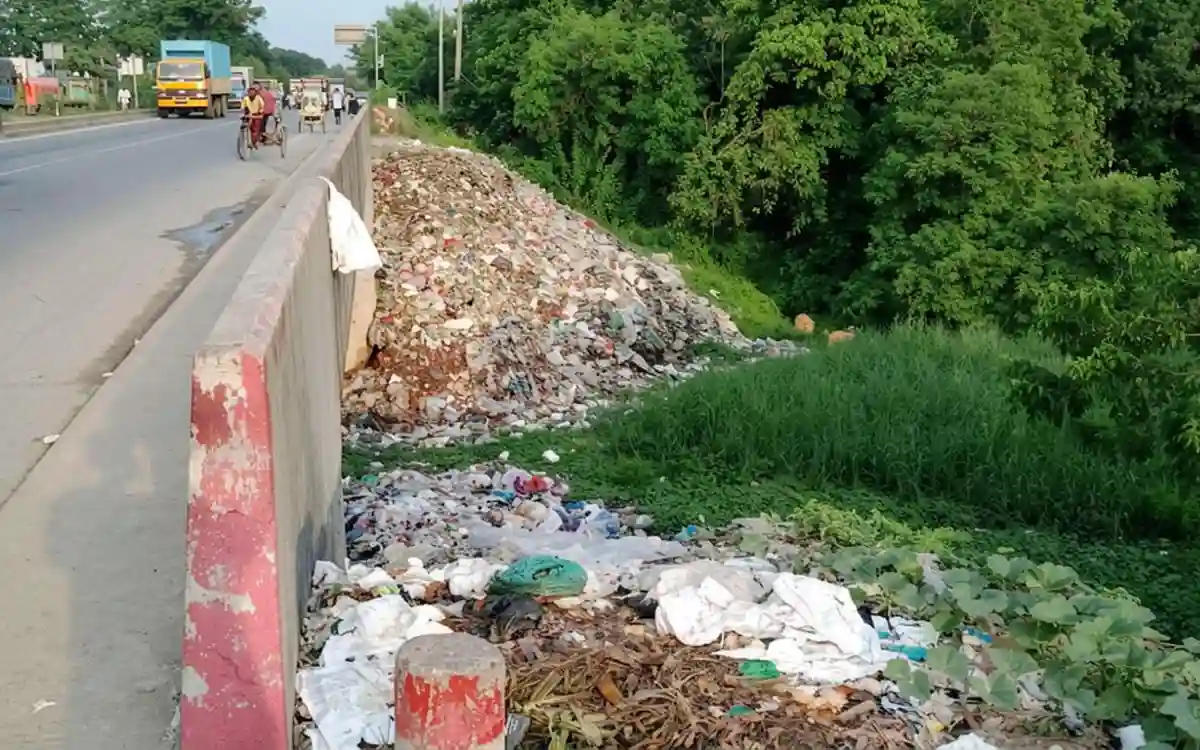 হারিয়ে যাচ্ছে কুমিল্লার কালাডুমুর নদী: অবহেলা আর দূষণে বিপন্ন কৃষি, প্রাণশক্তি ফেরাতে পুনঃখননের দাবি