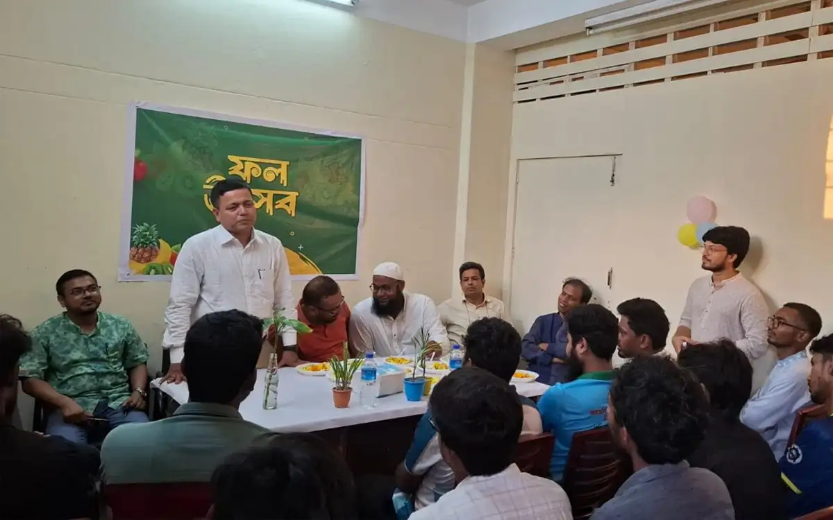 বেরোবি প্রেসক্লাবের আলোচনা সভা ও ‘ফল উৎসব’ অনুষ্ঠিত