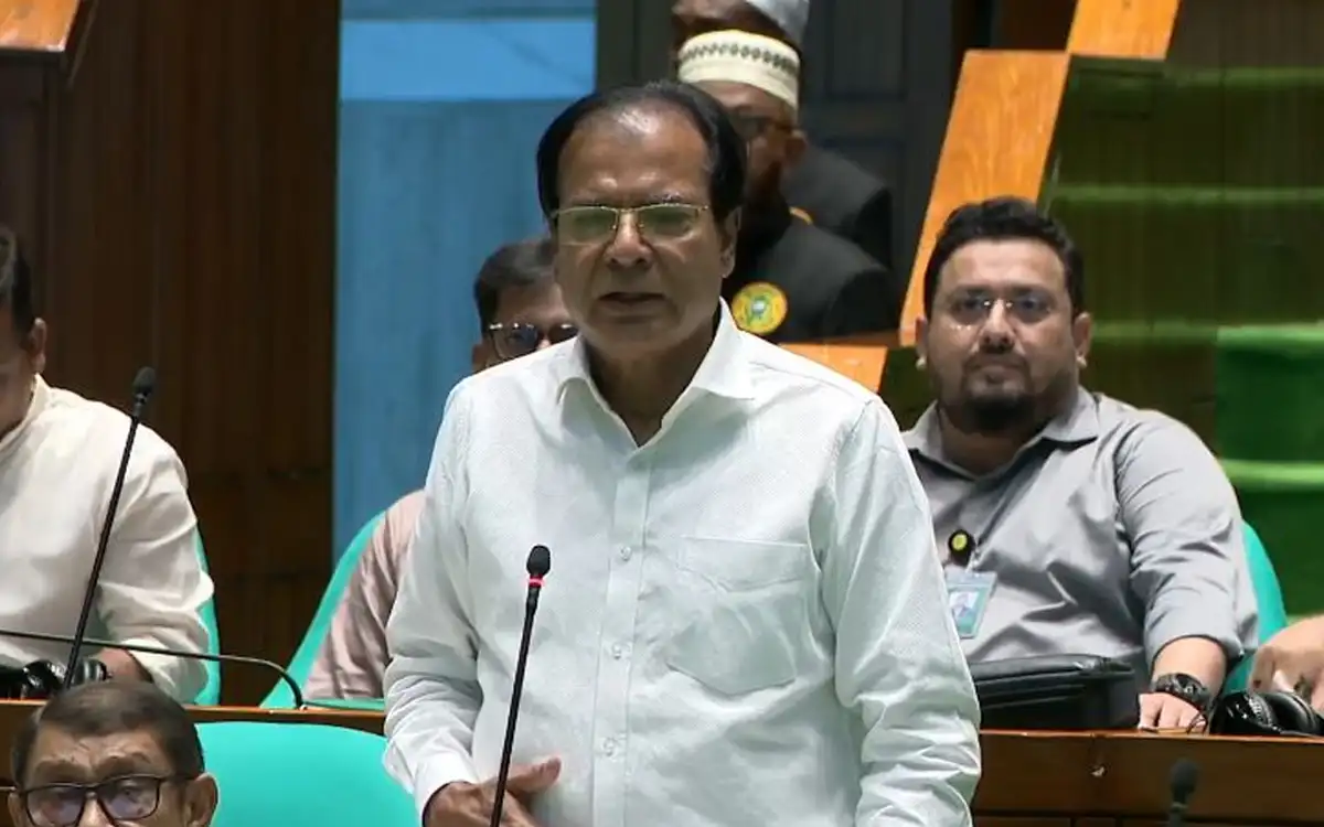 আগাম সতর্কতায় দুর্যোগ মোকাবিলার সক্ষমতা জোরদার করেছে সরকার : ত্রাণমন্ত্রী