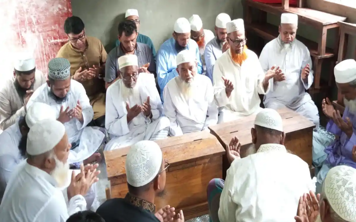 ব্রাহ্মণপাড়া হযরত আয়েশা সিদ্দিকা (রাঃ) মহিলা মাদ্রাসার নব-নির্মিত ভবনের উদ্বোধন উপলক্ষে মিলাদ মাহফিল
