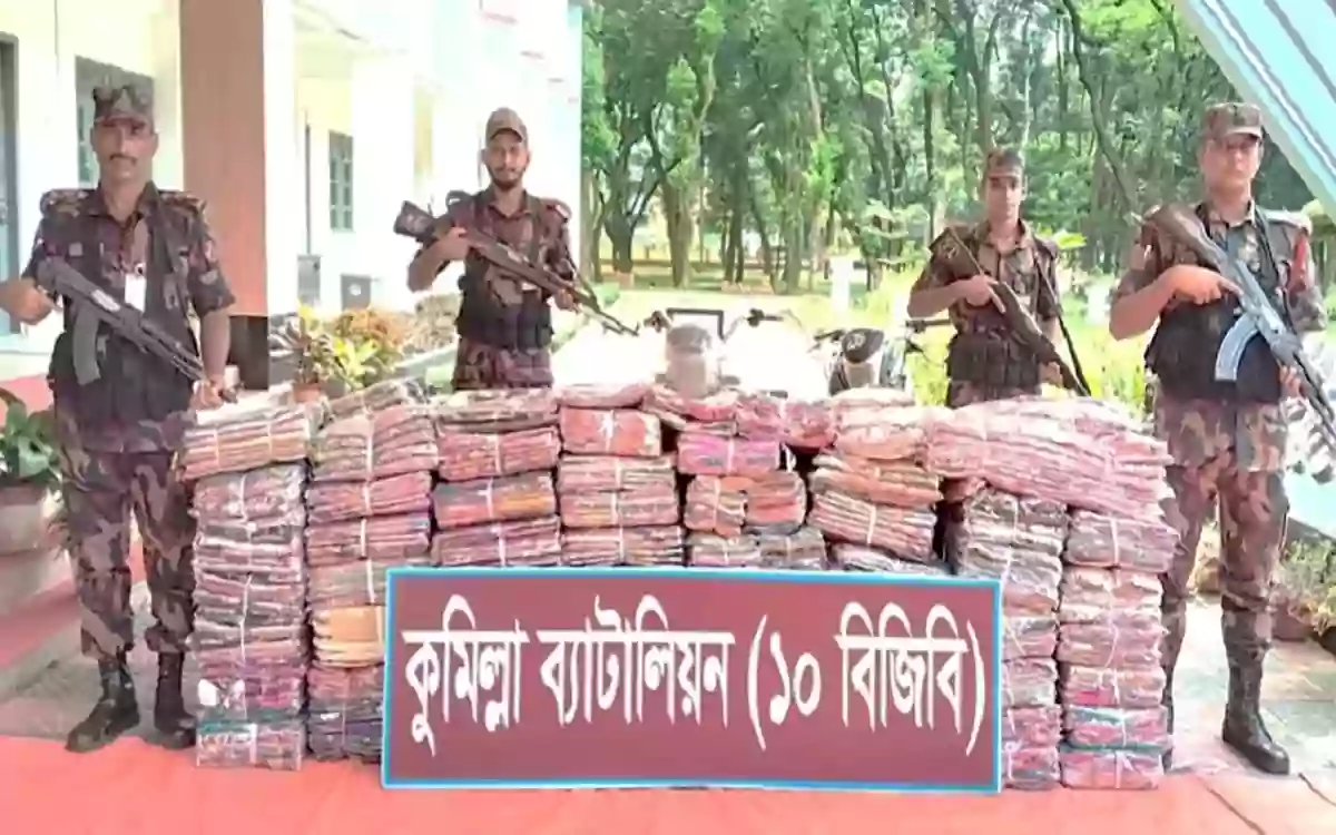 Rising Cumilla - Large quantity of Indian sarees and two vehicles seized at Feni border.