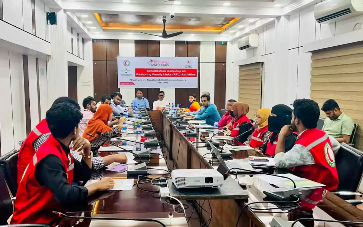 Rising Cumilla - Red Crescent training in Feni on reuniting families separated by disasters