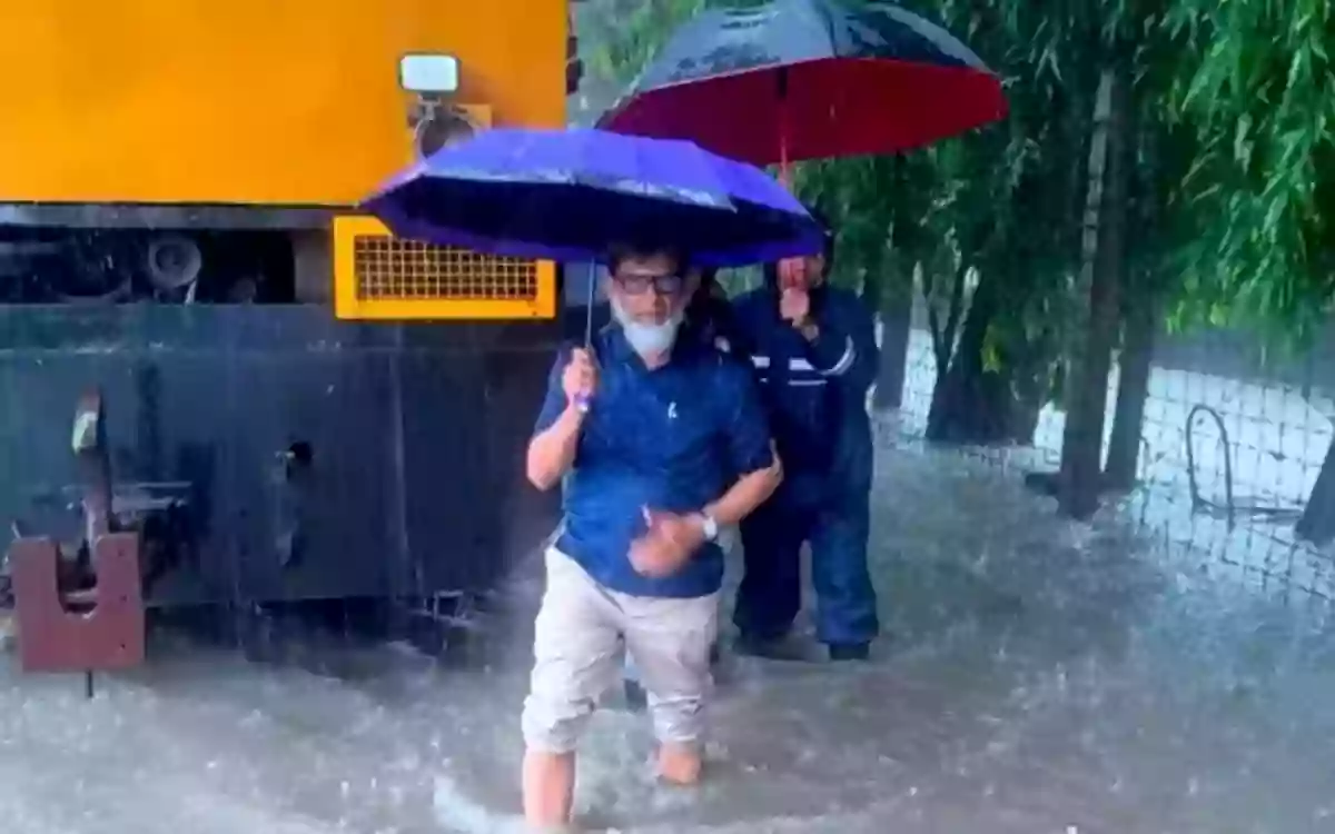 Rising Cumilla - The State Minister inspected the railway tracks while wading through knee-deep water.
