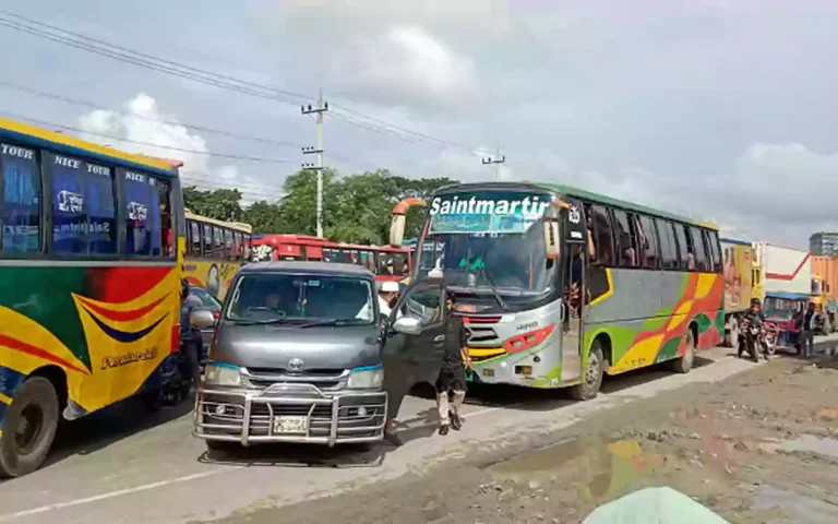 RisingCumilla - 10-km traffic jam in Comilla on Dhaka-Chittagong highway