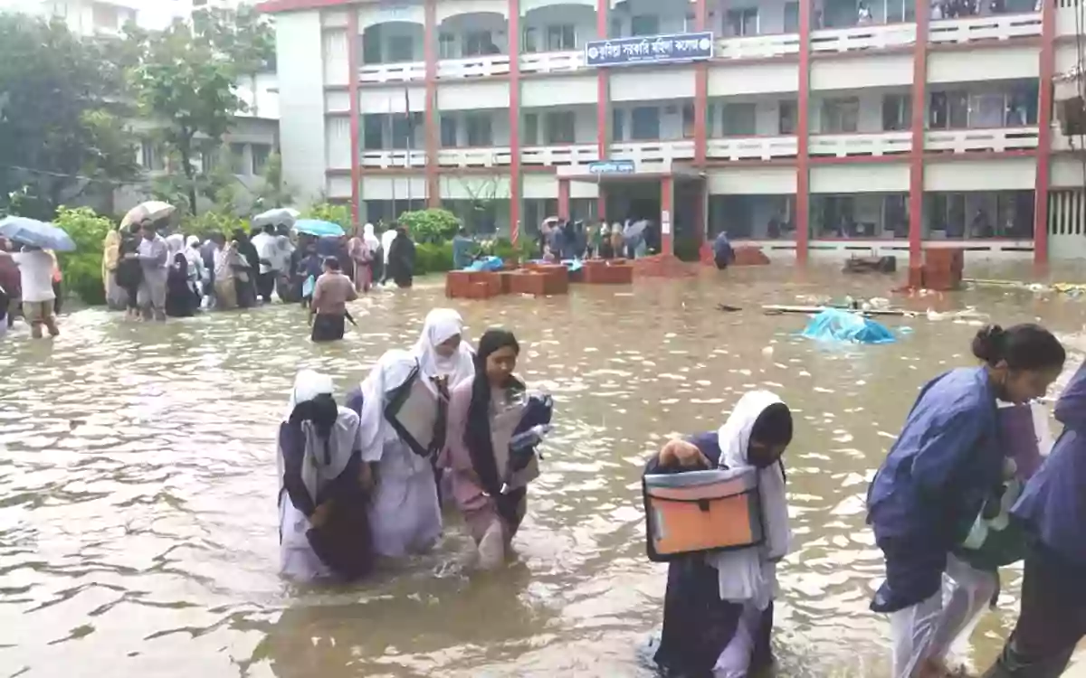 RisingCumilla - Comilla city brought to a standstill by overnight rain; HSC examinees face the most trouble.