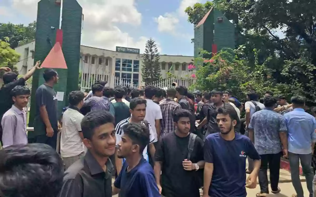 RisingCumilla - HSC examinees lay siege to Comilla Education Board with three demands.