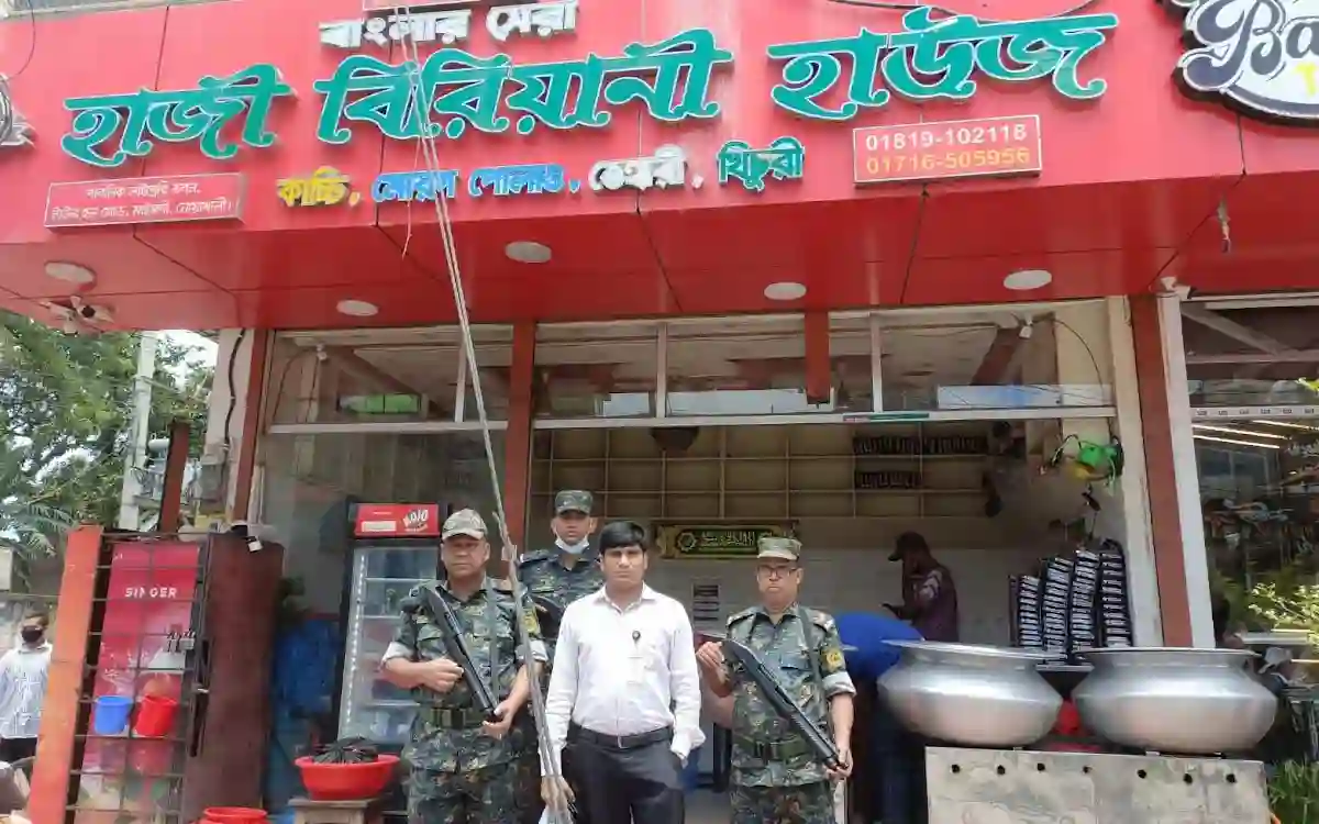 নোয়াখালীতে বাসি খাবার বিক্রির অভিযোগে দুই বিরিয়ানি হাউজে জরিমানা