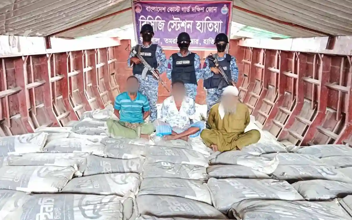 মিয়ানমারে পাচার হচ্ছিল ১,৩৬০ বস্তা সিমেন্ট, গ্রেপ্তার ৩