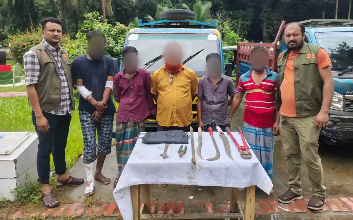 কুমিল্লায় ডাকাতির প্রস্তুতিকালে আন্তঃজেলা চক্রের ৫ সদস্য গ্রেপ্তার