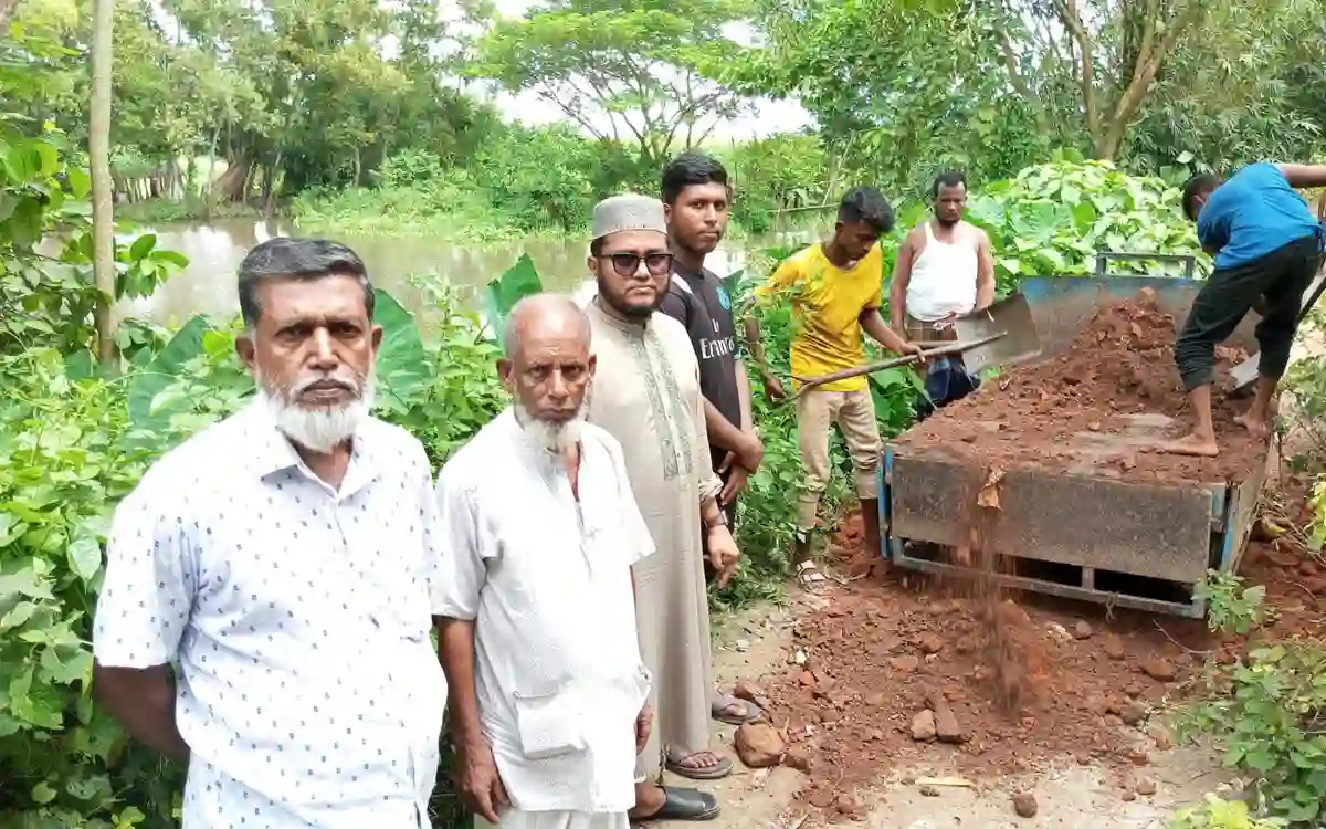 ‎ব্রাহ্মণপাড়া ষাইটশালা পদুয়াপাড়া রাস্তা সংস্কার করলেন চেয়ারম্যান প্রার্থী এস এম মোস্তাফিজুর রহমান