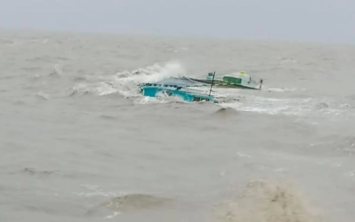 লবণ বোঝাই বলগেট ডুবে বৃদ্ধের মৃত্যু