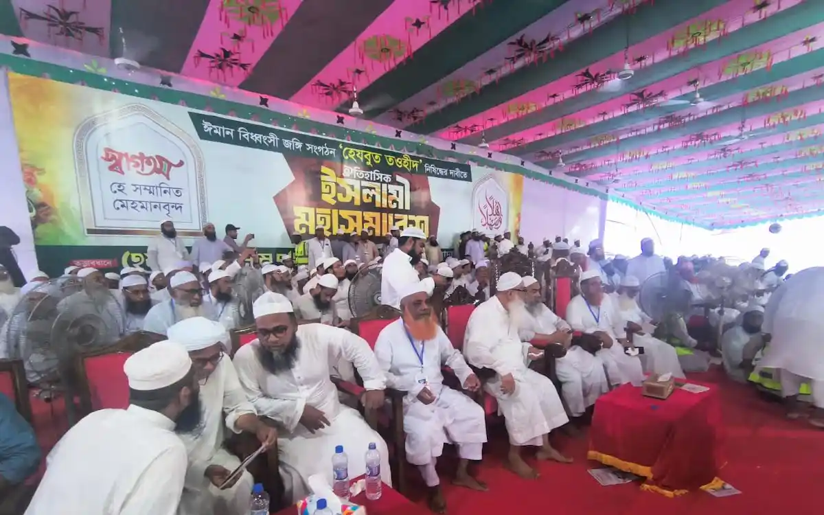 নোয়াখালীতে লক্ষাধিক মানুষের মহাসমাবেশ, ‘হিজবুত তাওহীদ’ নিষিদ্ধের দাবি
