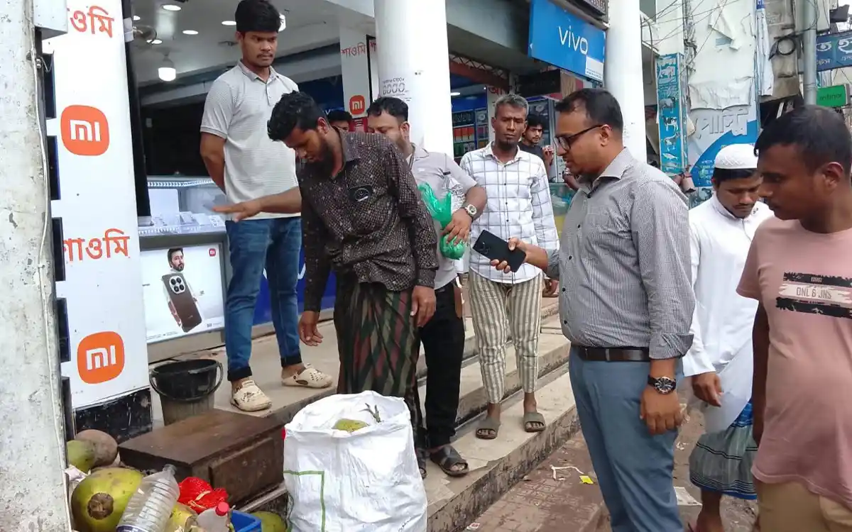 চান্দিনায় জনস্বার্থে মোবাইল কোর্ট: সড়ক ও ফুটপাত দখলমুক্তকরণে উচ্ছেদ অভিযান