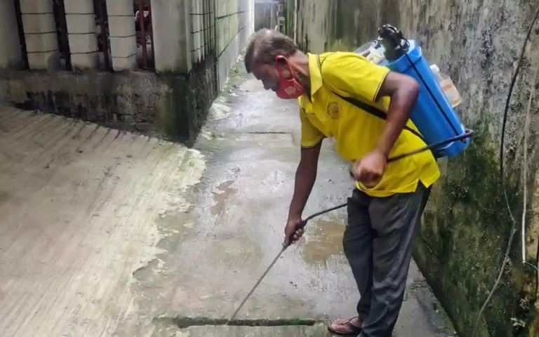 ডেঙ্গু প্রতিরোধে কুমিল্লা নগরীর বিভিন্ন এলাকায় মশক নিধন অভিযান