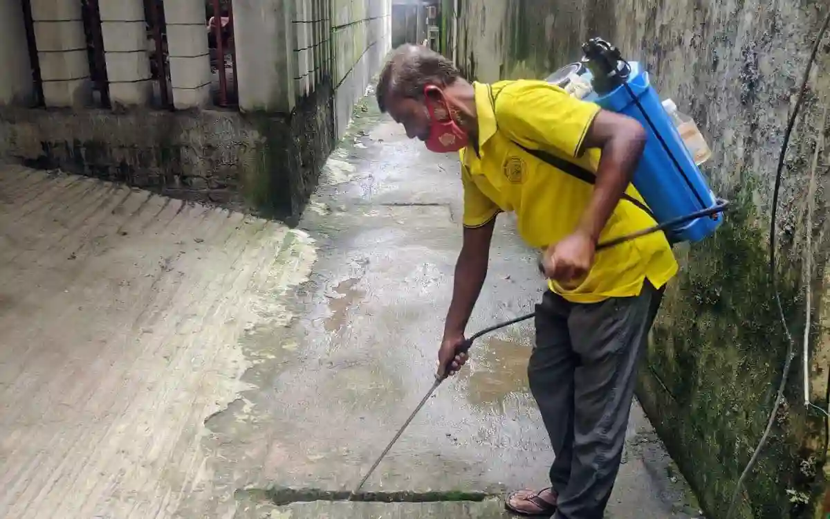 ডেঙ্গু প্রতিরোধে কুমিল্লা নগরীর বিভিন্ন এলাকায় মশক নিধন অভিযান