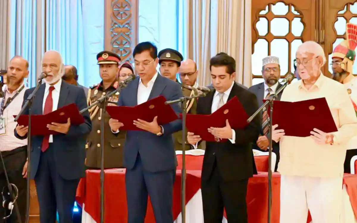 নতুন চার মন্ত্রী ও দুই প্রতিমন্ত্রীকে শপথ পড়ালেন রাষ্ট্রপতি মির্জা ফখরুল