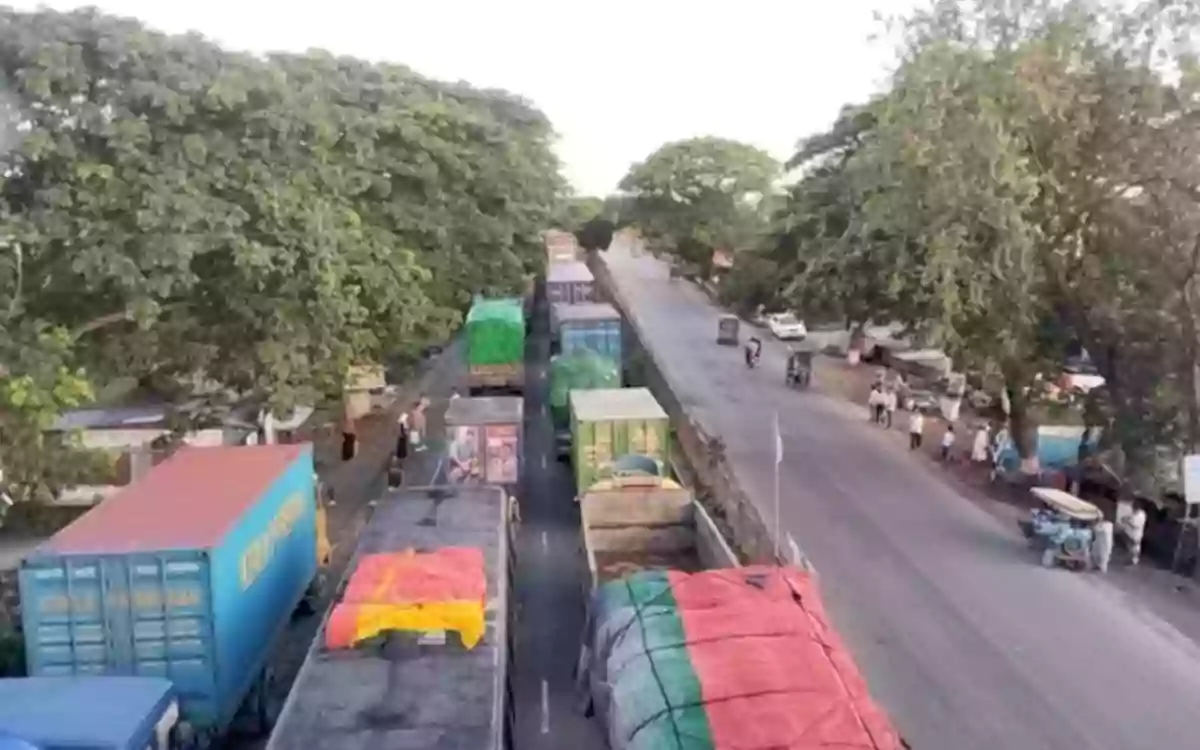 Rising Cumilla - 50-km traffic jam on Dhaka-Chittagong highway